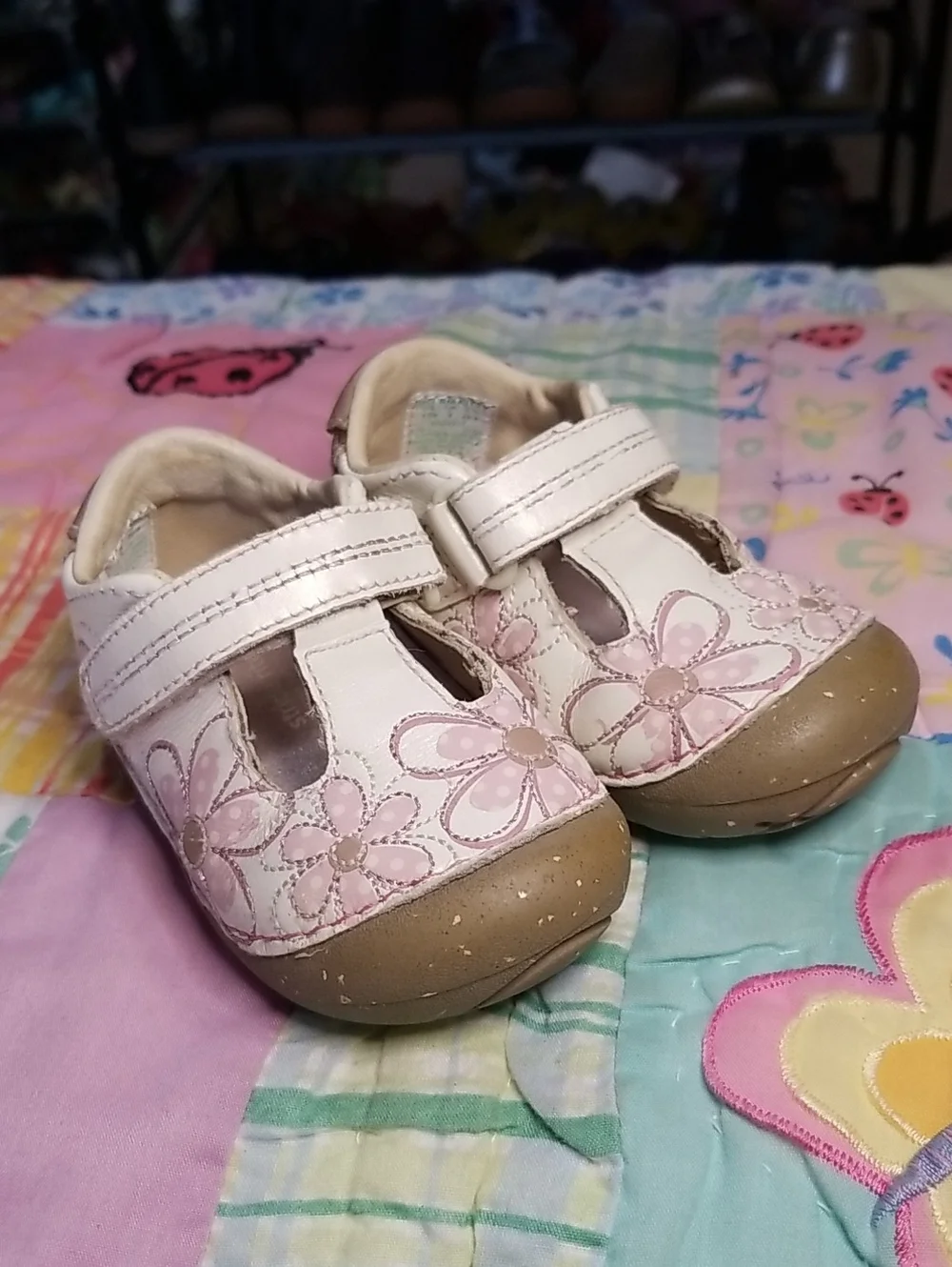 Stride Rite White Leather Tstrap MJ Shoes with Pink Floral Stitching Size 4.5